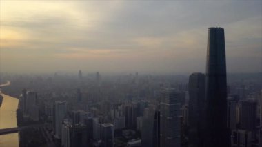 Gündüz vakti Guangzhou Endüstriyel Şehir Havası Panoraması. 4K Çin porseleni