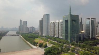 Gündüz vakti Guangzhou Endüstriyel Şehir Havası Panoraması. 4K Çin porseleni