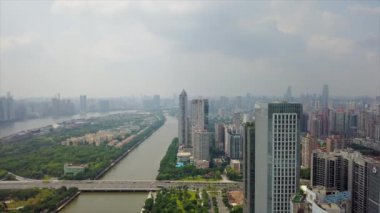 Gündüz vakti Guangzhou Endüstriyel Şehir Havası Panoraması. 4K Çin porseleni