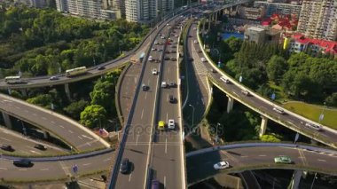 Şangay'daki gün zaman trafik. Cityscape hava panorama 4k Çin