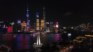 Gece Shanghai cityscape. Pudong şehir üstleri defne hava panorama 4k görüntüleri Çin
