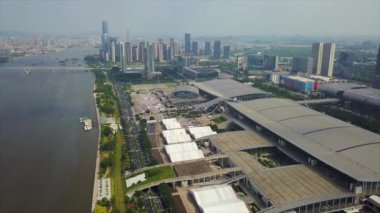 Gündüz vakti Guangzhou Endüstriyel Şehir Havası Panoraması. 4K Çin porseleni