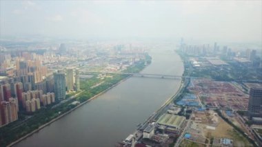 Gündüz vakti Guangzhou Endüstriyel Şehir Havası Panoraması. 4K Çin porseleni
