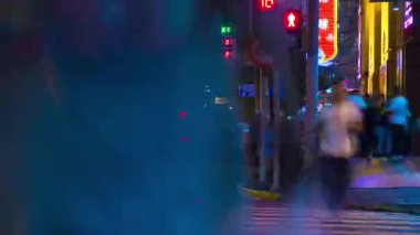 Gece saat trafik Şanghay sokaklarında. Timelapse 4k görüntüleri Çin