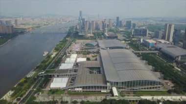 Gündüz vakti Guangzhou Endüstriyel Şehir Havası Panoraması. 4K Çin porseleni