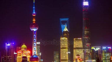Gece Shanghai cityscape. Pudong şehir üstleri defne hava panorama 4k görüntüleri Çin