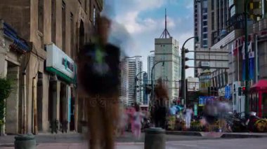 Gün zaman trafik Şanghay sokaklarında. Timelapse 4k görüntüleri Çin