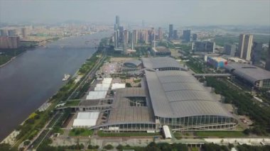 Gündüz vakti Guangzhou Endüstriyel Şehir Havası Panoraması. 4K Çin porseleni