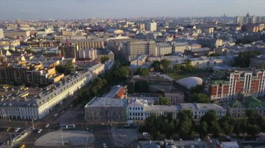 Moskova şehir güneşli gün trafik panorama 4k Rusya