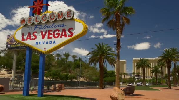 Tourists near Las Vegas sign — Stock Video