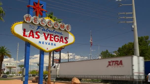 Tourists near Las Vegas sign — Stock Video