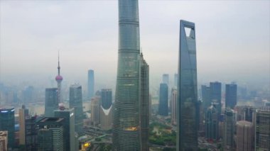 Shanghai cityscape Timelapse görüntüleri akşam. Pudong şehir merkezindeki en fazla Körfez hava panorama 4k Çin