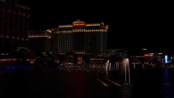 Bellagio hotel and dancing fountains — Stock Video