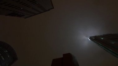 Gece Shanghai cityscape. Pudong şehir üstleri defne hava panorama 4k görüntüleri Çin