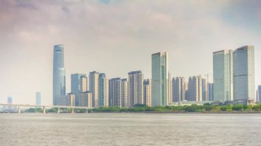 Gündüz vakti Guangzhou Endüstriyel Şehir Havası Panoraması. 4k zaman dilimi Çin porseleni