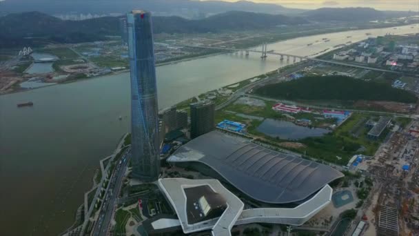 Panorama de la circulation dans le paysage urbain de Zhuhai — Video