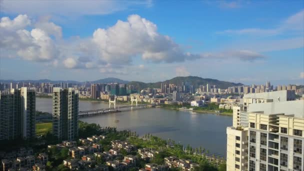 Panorama de la circulation dans le paysage urbain de Zhuhai — Video