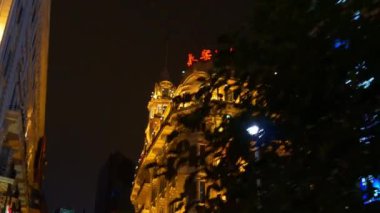 Gece Shanghai cityscape. Pudong şehir üstleri defne hava panorama 4k görüntüleri Çin