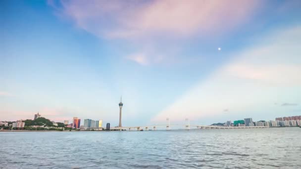 Luchtfoto panorama van Zhuhai stad aan zee — Stockvideo