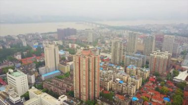 Çin, Wuhan şehrinin 4k şehir manzaralı görüntüleri.