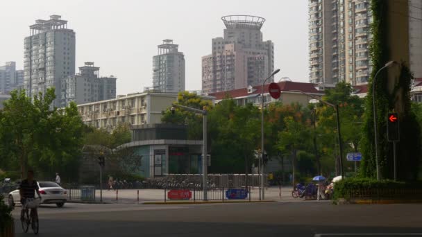 Дневное Движение Улицам Шанхая Людьми Отснятый Материал Китай — стоковое видео