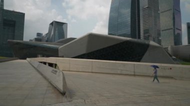 İnsanlar Guangzhou sokaklarında yürürken, insanlar. 4 k görüntüleri Çin