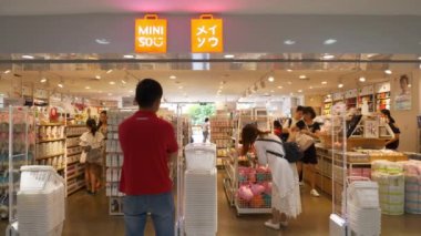Zhuhai şehir alışveriş panorama 4 k Çin kalabalık