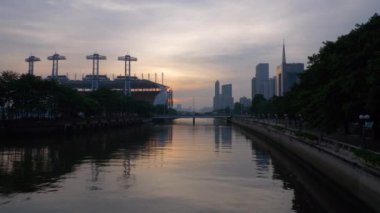 Gündüz vakti Guangzhou Endüstriyel Şehir Havası Panoraması. 4K Çin porseleni