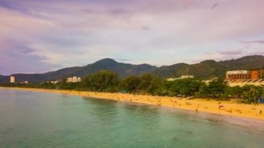 ünlü tatil Beach phuket Adası'nın panoramik çekim. 4 k timelapse görüntüleri