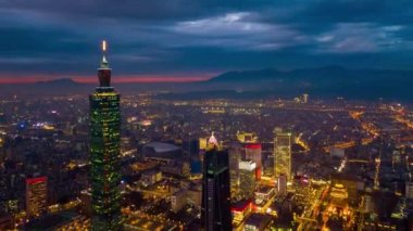 Gece Taipei cityscape panorama. 4 k görüntüleri Çin