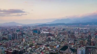 Gün zaman Taipei cityscape panorama. 4 k görüntüleri Çin