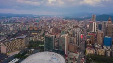 Gün zaman Taipei cityscape panorama. 4 k görüntüleri Çin