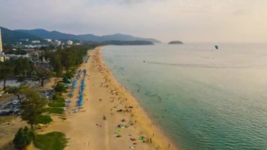 ünlü tatil Beach phuket Adası'nın panoramik çekim. 4 k timelapse görüntüleri