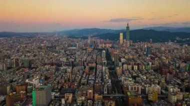 Gün zaman Taipei cityscape panorama. 4 k görüntüleri Çin