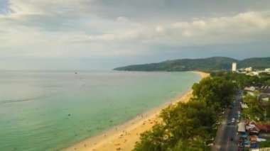 ünlü tatil Beach phuket Adası'nın panoramik çekim. 4 k timelapse görüntüleri