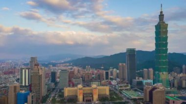 Gün zaman Taipei cityscape panorama. 4 k görüntüleri Çin