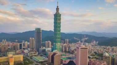 Gün zaman Taipei cityscape panorama. 4 k görüntüleri Çin