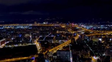 Gece saat Taipei Rating cityscape panorama. 4 k görüntüleri Çin