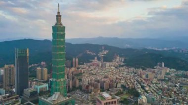 Gün zaman Taipei cityscape panorama. 4 k görüntüleri Çin