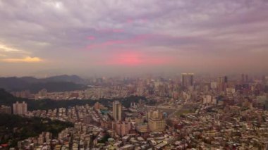 Gün zaman Taipei cityscape panorama. 4 k görüntüleri Çin