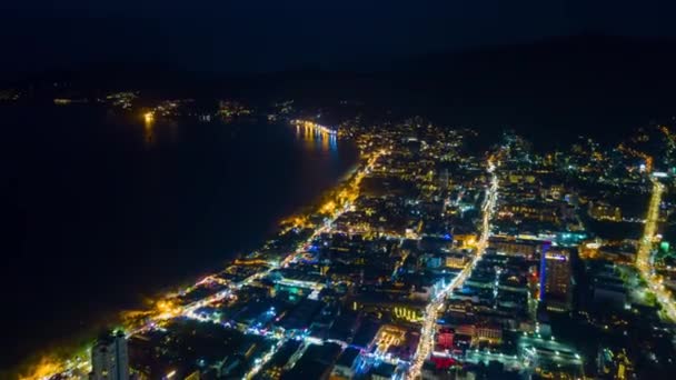 Panorama van de kust van de nacht in Phuket — Stockvideo