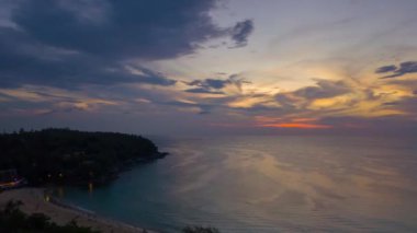 ünlü tatil Beach phuket Adası'nın panoramik çekim. 4 k timelapse görüntüleri