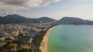 Phuket Adası Buda dağ günbatımı panorama 4k zaman atlamalı Tayland