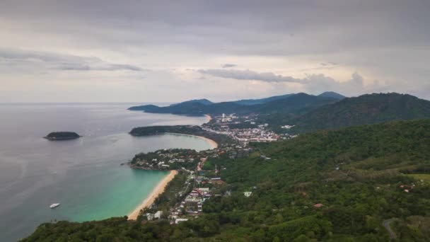 Phuket sziget buddha naplemente hegyekre 4k idő telik el Thaiföld — Stock videók