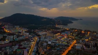 Phuket Adası Buda dağ günbatımı panorama 4k zaman atlamalı Tayland