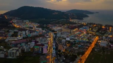Phuket Adası Buda dağ günbatımı panorama 4k zaman atlamalı Tayland