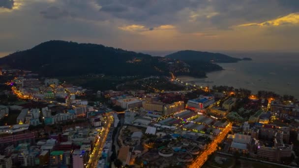 Phuket ilha buddha montanha pôr-do-sol panorama 4k tempo lapso tailandês — Vídeo de Stock