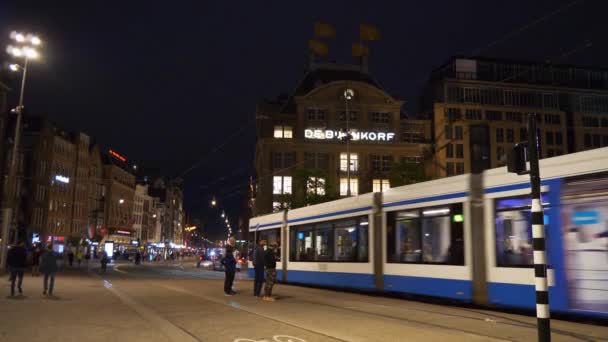 夜アムステルダム市内中心部の交通道路の屋上パノラマ4Kオランダ — ストック動画