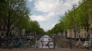 Amsterdam nehir kanalı şehir merkezi havacılık manzarası 4k holland