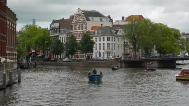アムステルダム川チャンネルダウンタウンの空中パノラマ4Kオランダ — ストック動画